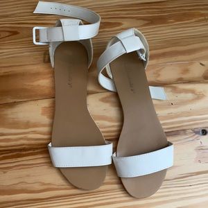 Breckelle’s white sandals